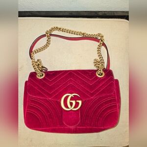 Gucci Velvet Marmont Medium Hibiscus Red